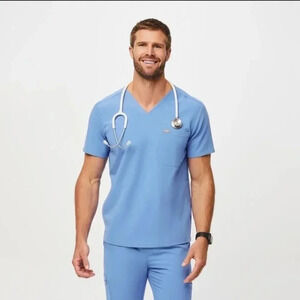 Figs men's Chisec Three-Pocket Scrub Top™. Ceil blue size extra large